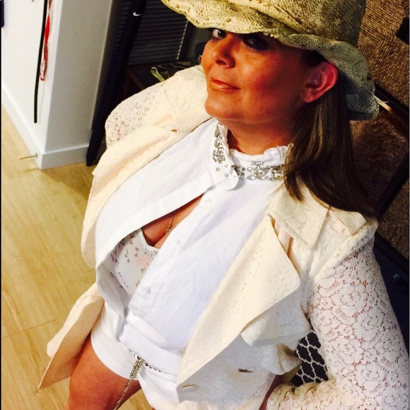 Meet your Posher, Dona 🇺🇸 - Picture 5 of 10